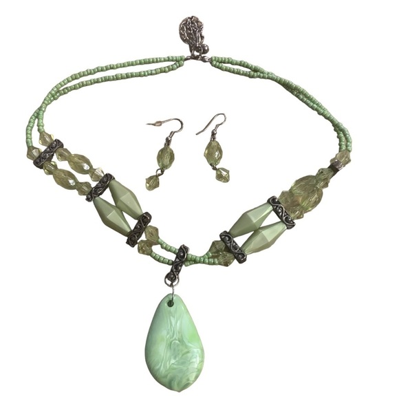 3-Piece Necklace & Earrings Set Lime Green Stone New With Tags NWT Jewelry - Picture 7 of 8